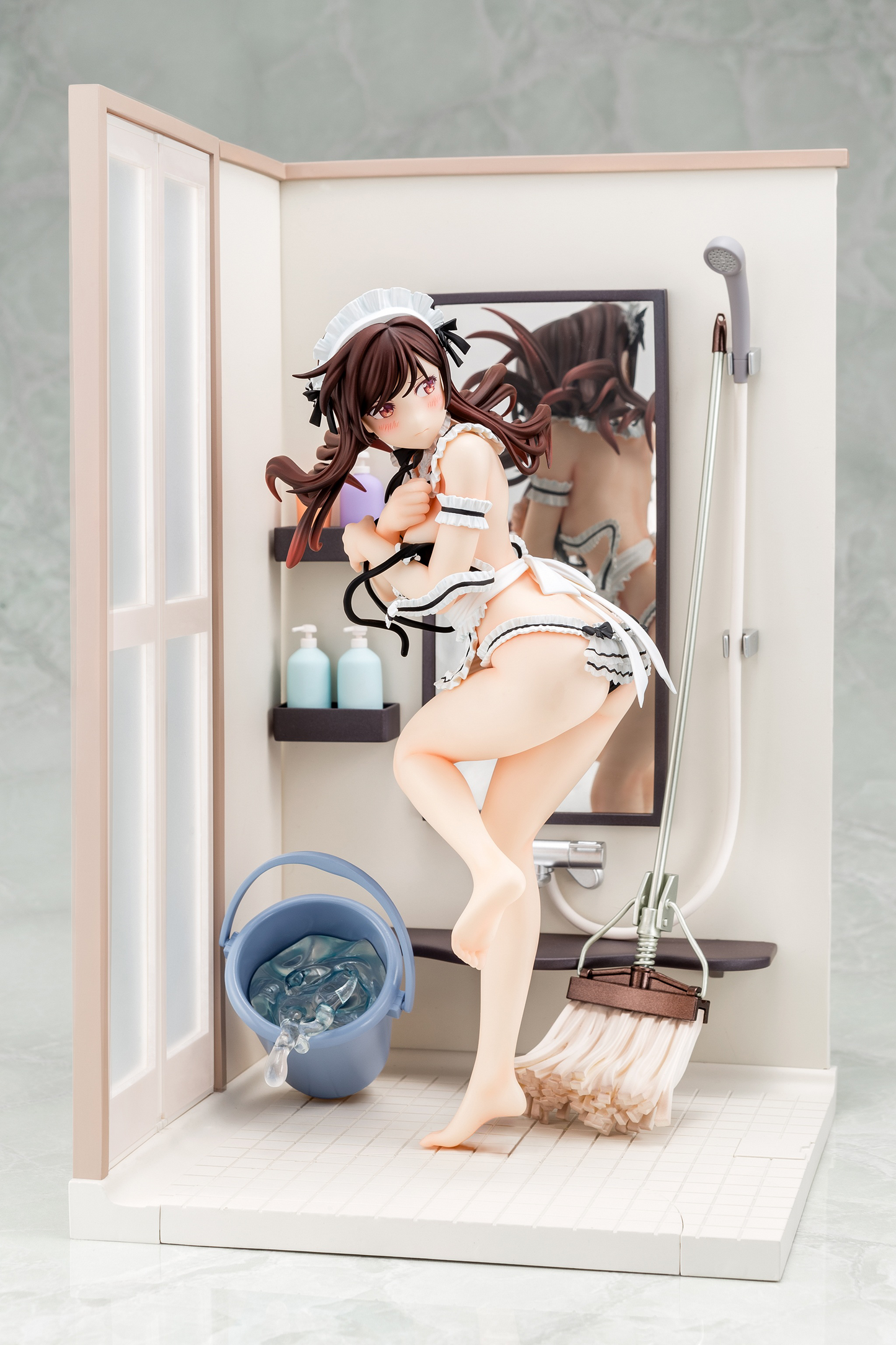 [PREORDER] Hakoiri-musume 1/6 scale pre-painted completed figure Rent-A-Girlfriend MIZUHARA Chizuru Maid Bikini de cleanup figure