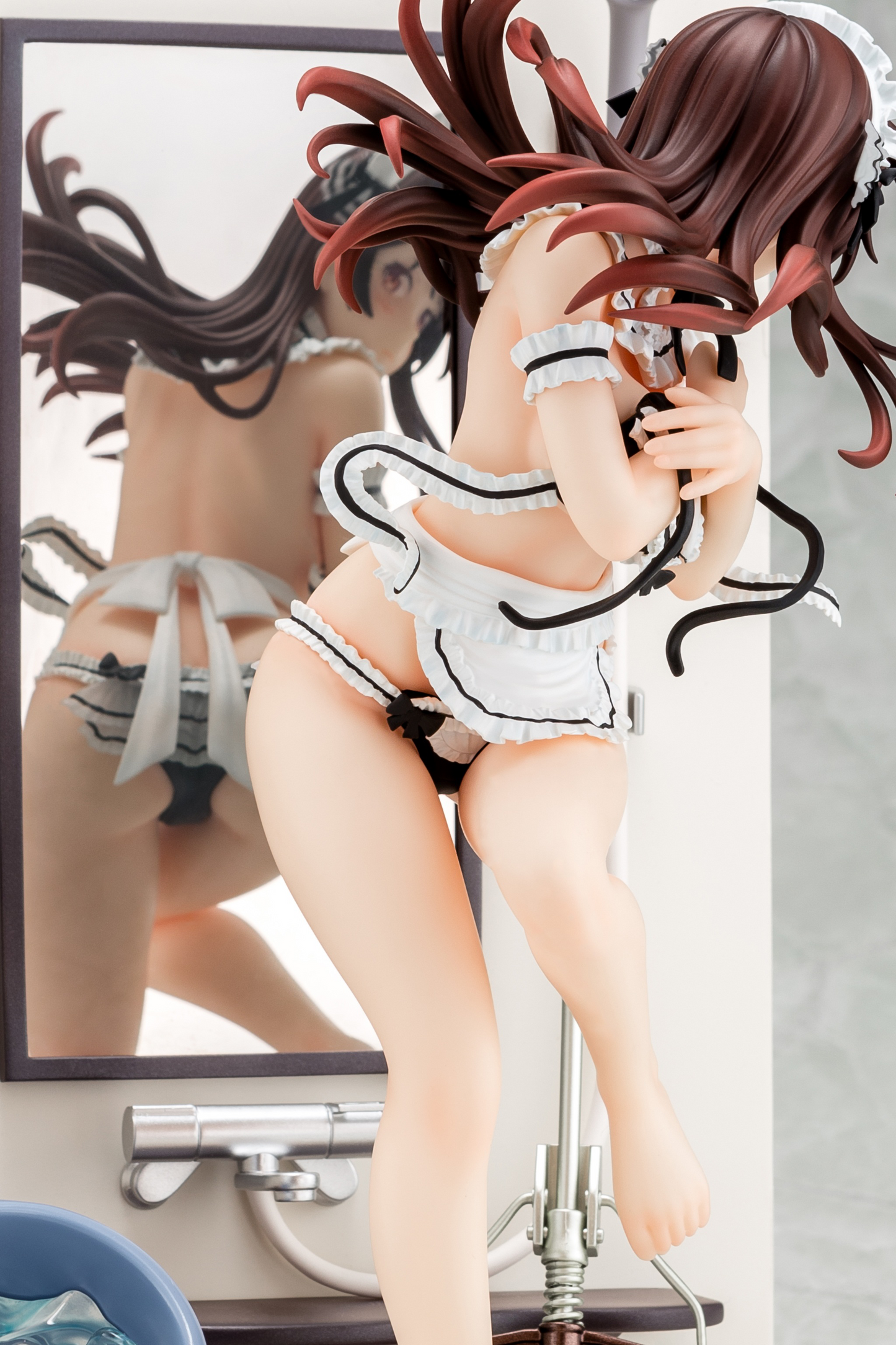 [PREORDER] Hakoiri-musume 1/6 scale pre-painted completed figure Rent-A-Girlfriend MIZUHARA Chizuru Maid Bikini de cleanup figure